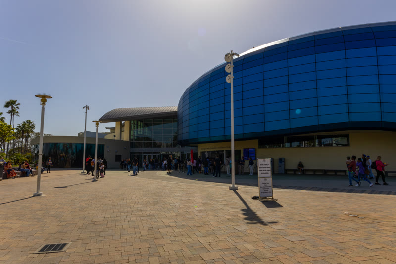 The blue curved exterior of the Aquarium of the Pacific in Long Beach