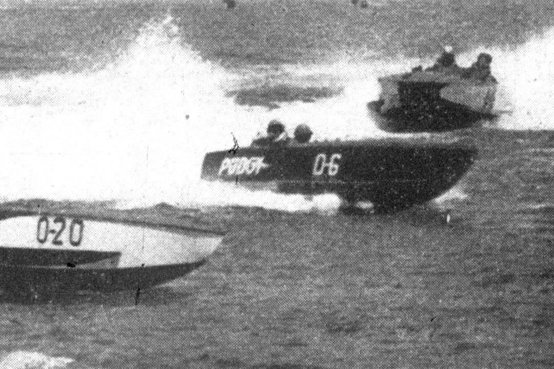 Speedboats racing on Marine Stadium in Long Beach, about 1950